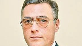 Он приехал из Могилева и предложил выпить одеколону. Я выпил